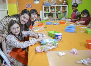 Artesana y repostera creativa en un mismo local